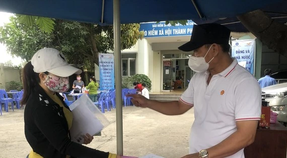 Nhiều công nhân muốn nghỉ việc, rút bảo hiểm xã hội một lần