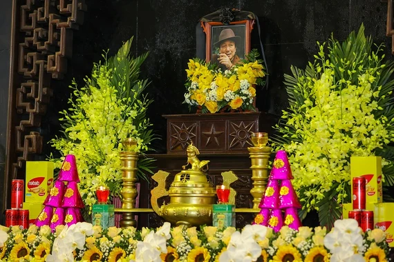 Người thân, đồng nghiệp nghẹn ngào tiễn biệt nhạc sĩ Phú Quang