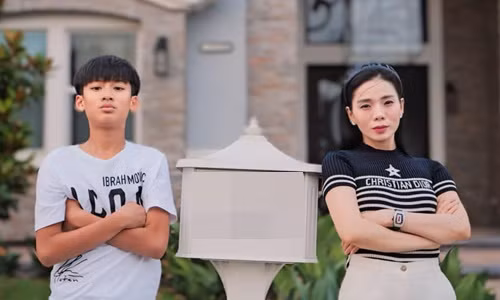 Con trai Lệ Quyên sinh ra đã “ngậm thìa vàng”, trổ mã cao lớn