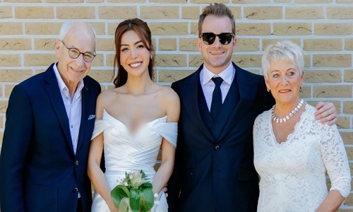 Minh Tú và bố mẹ chồng ngoại quốc thân thiết cỡ nào?