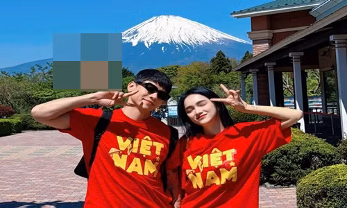 Hương Giang - Phú Cường hòa vào không khí đại lễ 30/4 từ xa 