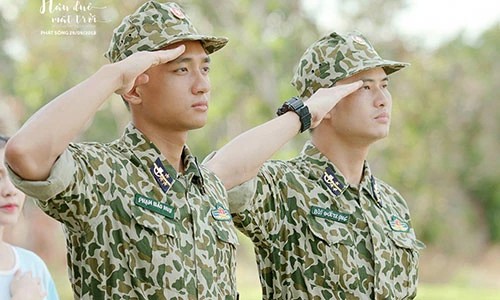 “Hậu duệ mặt trời” sửa sai khi bị chê: Mất bò mới lo làm chuồng!