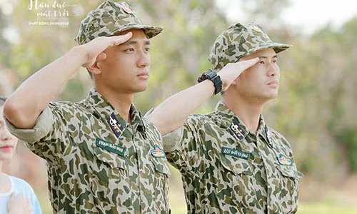 “Hậu duệ mặt trời” sửa sai khi bị chê: Mất bò mới lo làm chuồng!