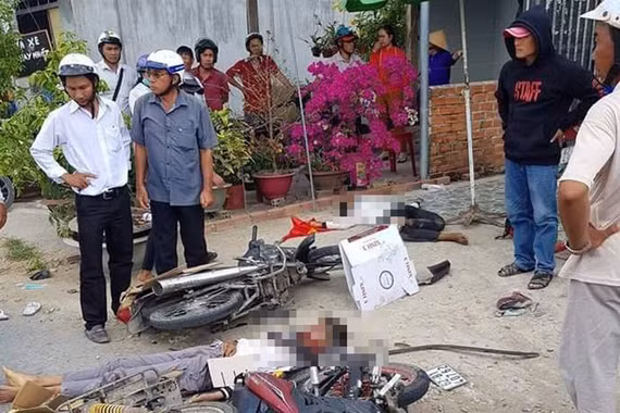 Xe tải va chạm đám đông đi lễ hội, nhiều người thương vong