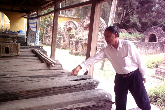 Bí hiểm lâu đài gỗ khổng lồ ẩn trong những gò đất ở Hải Dương