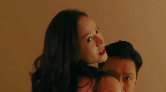 Việt Anh và Huyền Trang tiếp tục đóng cảnh 18+ táo bạo