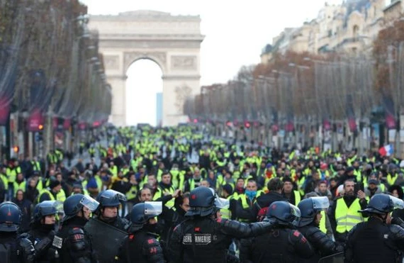 Pháp triển khai hàng nghìn cảnh sát đối phó với biểu tình ở Paris