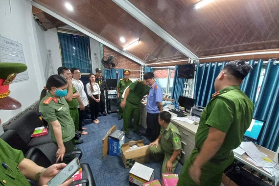 Bắt 2 đối tượng 'cò' mua bán giấy tờ khám chữa bệnh, trục lợi bảo hiểm