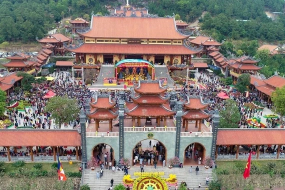 Chùa Ba Vàng lên tiếng về thông tin “không báo cáo tiền công đức”