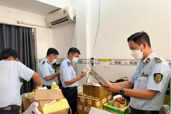 Hơn 15.000 sản phẩm mỹ phẩm bán trên mạng bị thu giữ ở Cần Thơ 