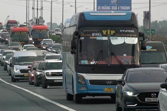 Không để ùn tắc kéo dài các tuyến đường vào trung tâm Hà Nội, TP HCM