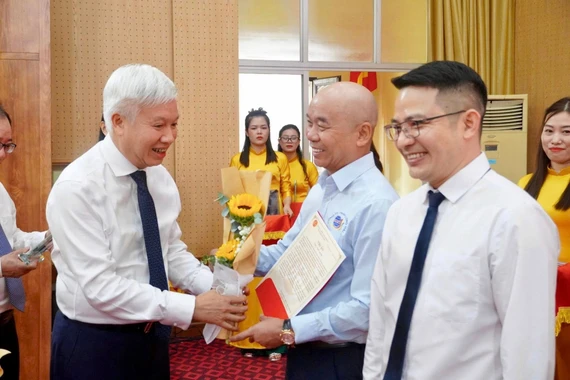Tri ân tập thể, cá nhân xây dựng, phát triển TP Hải Dương