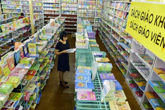 Quay lại với một bộ sách giáo khoa duy nhất là đi ngược sự phát triển của giáo dục