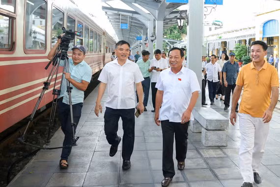 Hơn 300 cán bộ Tây Hải Phòng sẽ sang Đông Hải Phòng làm việc bằng tàu hỏa