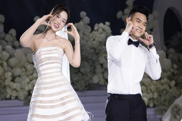 Đỗ Thị Hà và Viết Vương tổ chức đám cưới ấm cúng tại Hà Nội