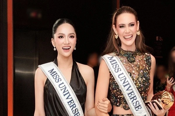 Hương Giang thân thiết với mỹ nhân Belize