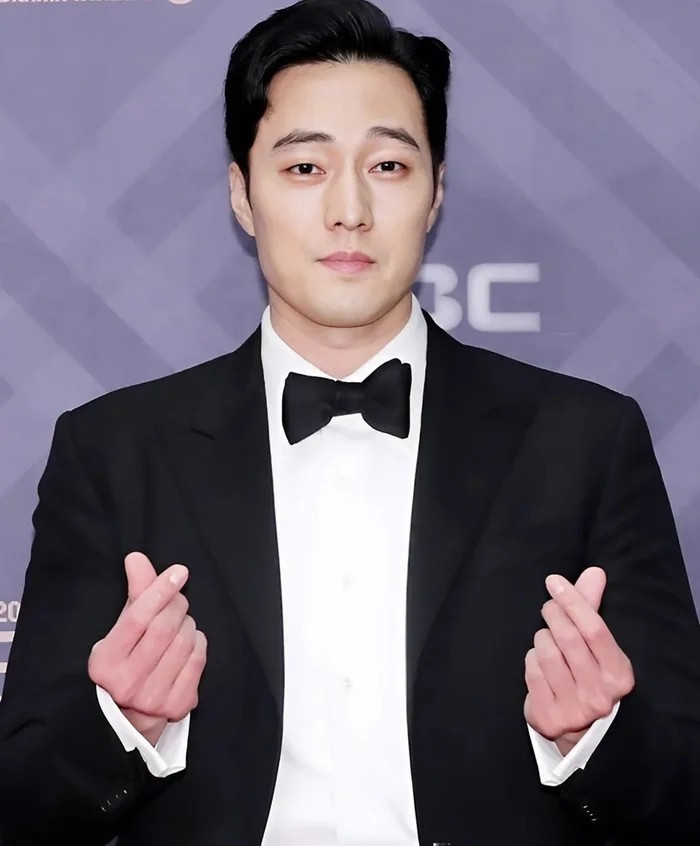 Thống kê năm 2021 cho thấy, So Ji Sub đứng thứ hai trong danh sách các tài tử giàu nhất xứ kim chi với tổng tài sản ròng ước tính 41 triệu USD. Ảnh Naver