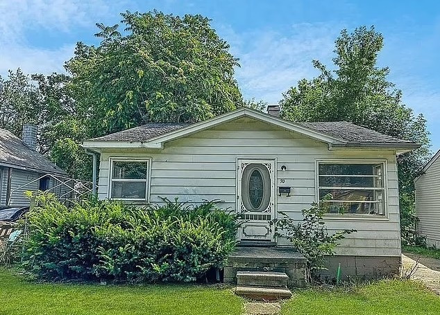 Ngôi nhà 2 phòng ngủ ở bang Michigan (Mỹ), thu hút sự chú ý của nhiều người khi được rao bán giá chỉ 1 USD, chưa bằng một tách cà phê. Ảnh: DM