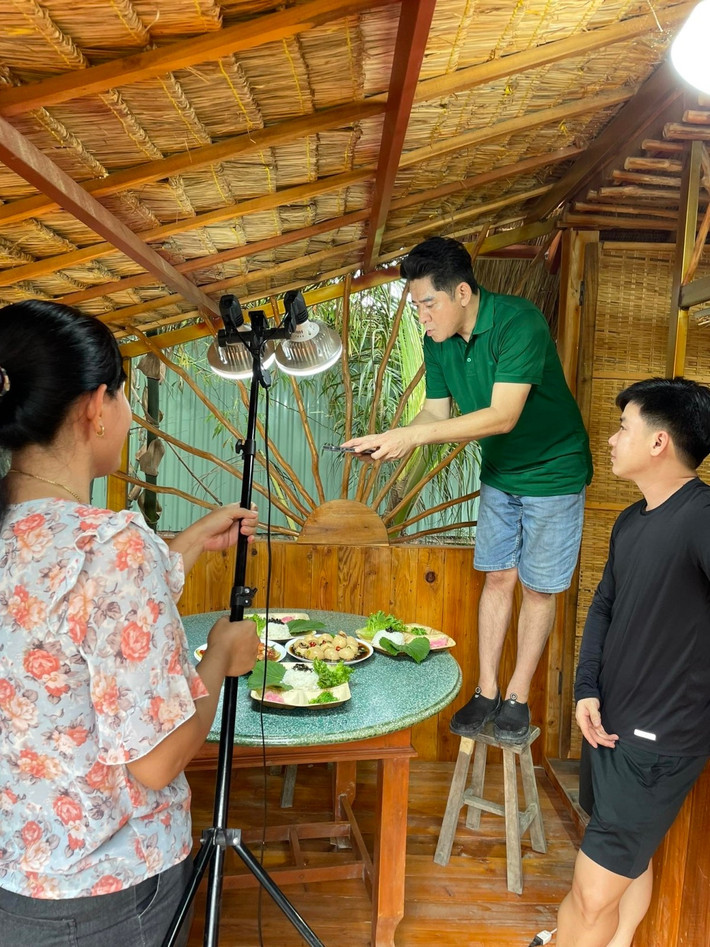 Khu bếp thoáng đãng, rộng rãi, phù hợp bày biện quay video. Ảnh: FB Huỳnh Anh Tuấn