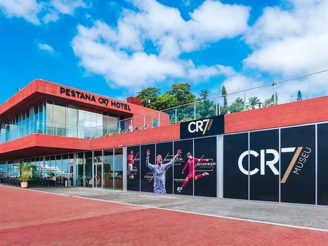 Ronaldo còn là nhà đầu tư vào một chuỗi khách sạn, phòng tập thể hình và một tập đoàn truyền thông, nhưng theo Bloomberg, chúng chỉ là những nguồn tài sản nhỏ. Ảnh: BI