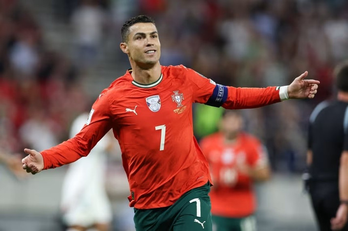 Theo Bloomberg Billionaires Index, siêu sao bóng đá người Bồ Đào Nha Cristiano Ronaldo đã trở thành tỷ phú đầu tiên của môn thể thao này sau khi ký hợp đồng với Al Nassr vào đầu năm nay. Ảnh: Getty