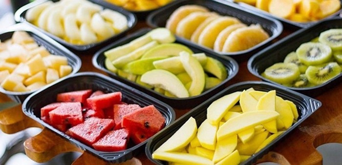 Tuy nhiên, phần trái cây gọt sẵn này có thể được lấy từ những quả đã bị dập hoặc hỏng. Ảnh: ShopeeFood