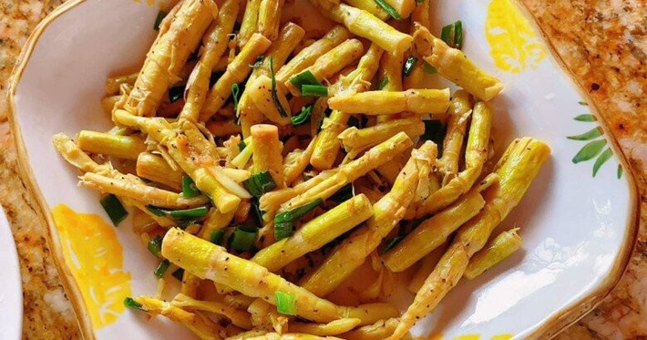 Măng le tươi có thể luộc chấm mắm, xào đậu phộng, kho thịt nấu canh chua hoặc hầm xương...Ảnh: Facebook