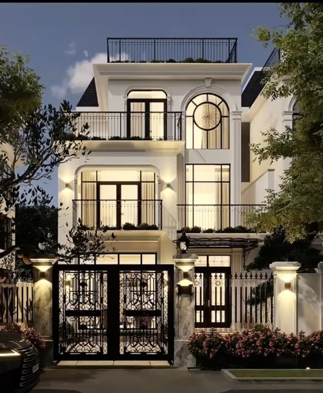Biệt thự mới của vợ chồng Thành Chung thiết kế theo phong cách hiện đại, tông màu trắng – ghi chủ đạo kết hợp hệ cửa kính lớn giúp tối ưu ánh sáng tự nhiên. Ảnh: FBNV
