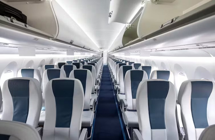 Nghiên cứu cũng chỉ ra, trên máy bay thân hẹp, hành khách ngồi ghế cạnh lối đi có khả năng sống sót cao hơn, vì họ có thể di chuyển nhanh đến cửa thoát hiểm. Ảnh: CQU