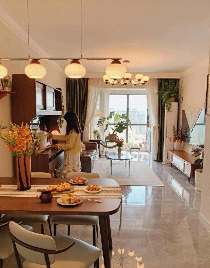 Một đôi vợ chồng nghỉ hưu ở thành phố Vũ Hán (Trung Quốc) đã chi 120.000 nhân dân tệ (khoảng 437 triệu đồng) để cải tạo căn hộ 89m2, biến nó thành một không gian sống đầy nghệ thuật. Ảnh: Sohu