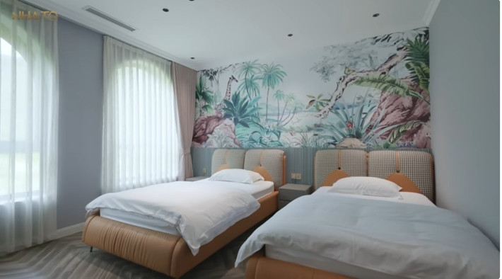 Phòng ngủ sở hữu tầm view tuyệt đẹp. Ảnh: chụp màn hình NhaTo