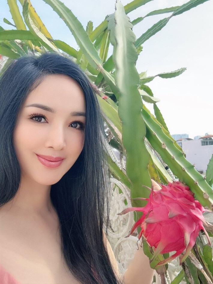 Trái thanh long căng tròn, gần đến độ thu hoạch. Ảnh: FBNV