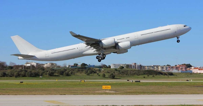 Với bốn động cơ Rolls-Royce Trent 556, máy bay có thể bay liên tục khoảng 7.800 hải lý, dễ dàng kết nối các thành phố như Riyadh với New York hay Geneva với Tokyo. Ảnh: Air Partner