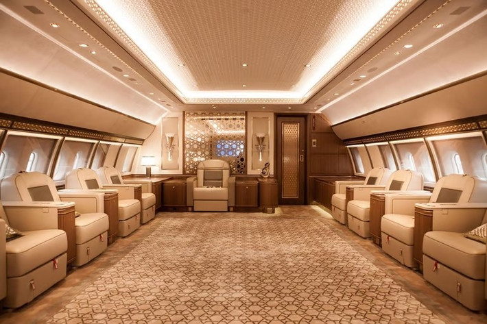 Khi ra mắt, Airbus A340-600 lập tức thu hút sự chú ý của giới hàng không. Với chiều dài 75,4 mét, đây là máy bay chở khách dài nhất từng được chế tạo, vượt qua cả Boeing 747-400. Ảnh: Luxurylaunches