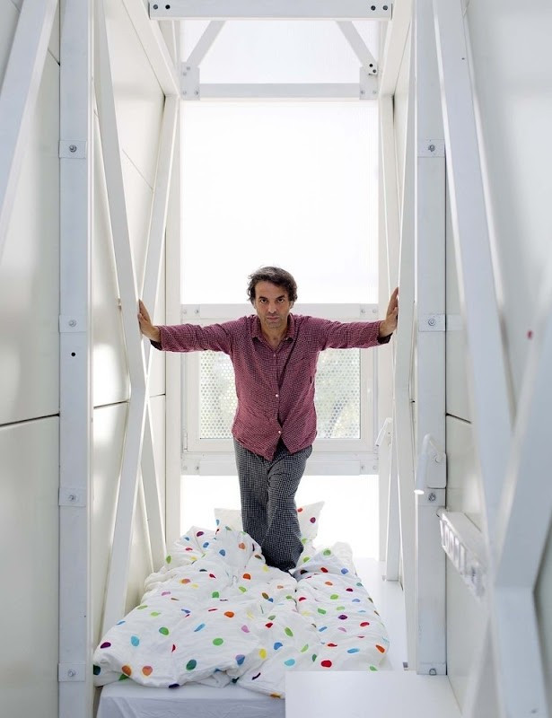 Từ khi hoàn thành, Keret House không chỉ là một công trình nghệ thuật để trưng bày mà còn được sử dụng cho các chương trình lưu trú ngắn ngày. Ảnh: Amusingplanet