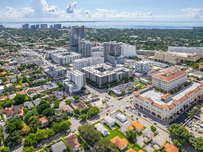 Dữ liệu của Zillow cho thấy Gables Estates có chỉ số giá trị nhà cao nhất cả nước, dựa trên đánh giá về giao dịch mua bán, đánh giá thuế và hồ sơ công khai, cùng với các thông tin chi tiết về nhà như diện tích và vị trí. Ảnh: Shutterstock