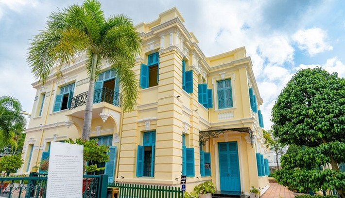 Ngôi nhà do kiến trúc sư người Pháp thiết kế, mang đậm phong cách kiến trúc phương Tây. Ảnh: Báo Cà Mau