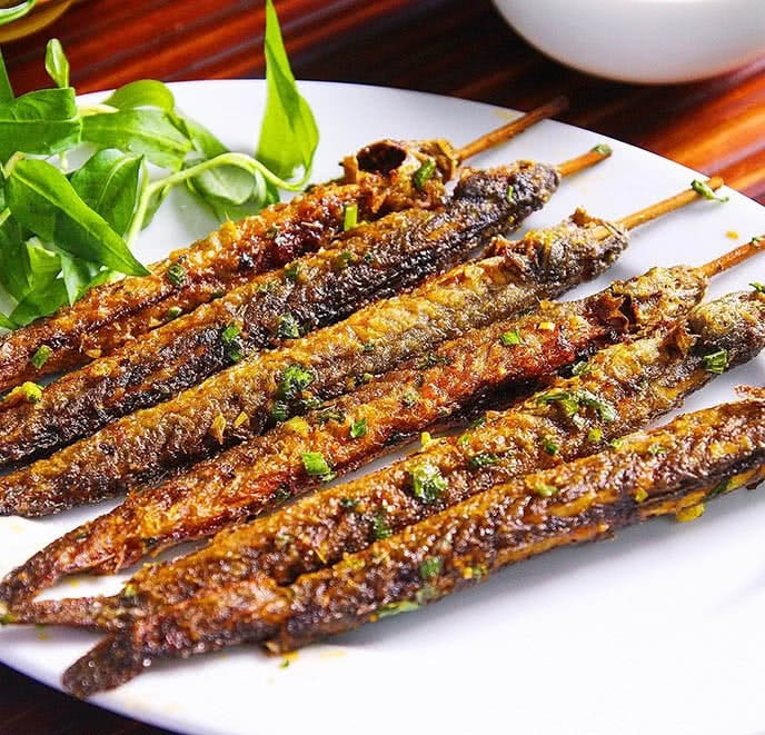 Vài năm gần đây, cá kèo "lên đời" thành đặc sản, chế biến thành nhiều món như kho tộ, cá kèo nướng muối ớt, cá kèo chiên giòn... Ảnh: Mytour