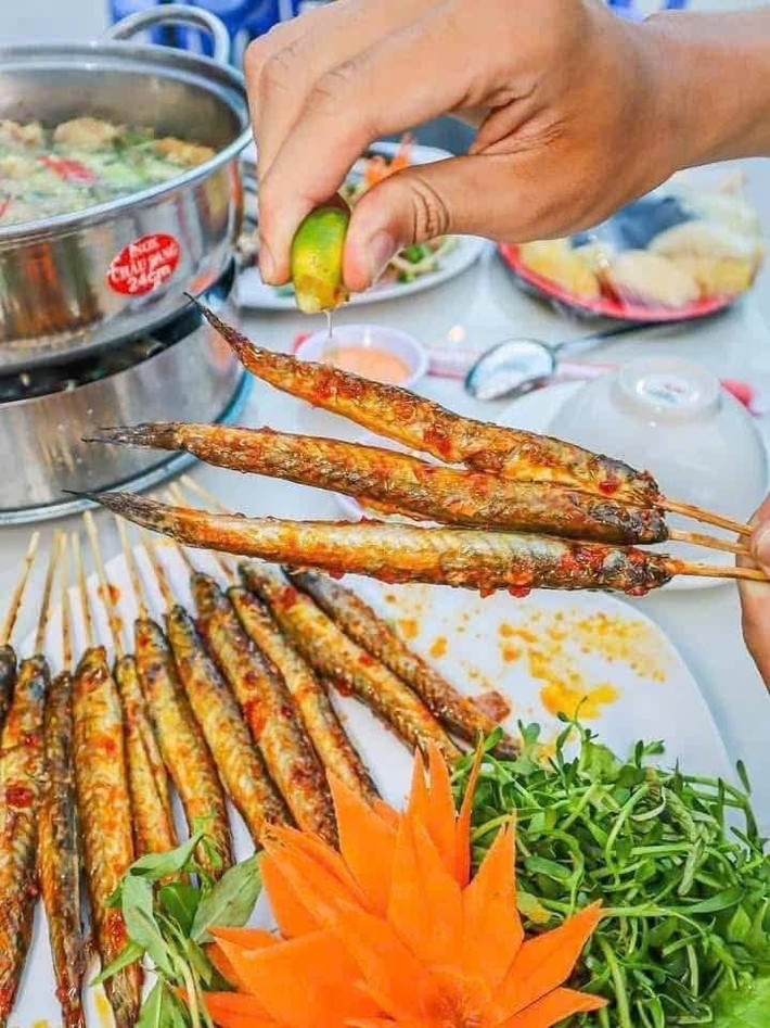 Nổi bật nhất là lẩu cá kèo – món ăn đặc trưng của người miền Tây. Ảnh: Facebook
