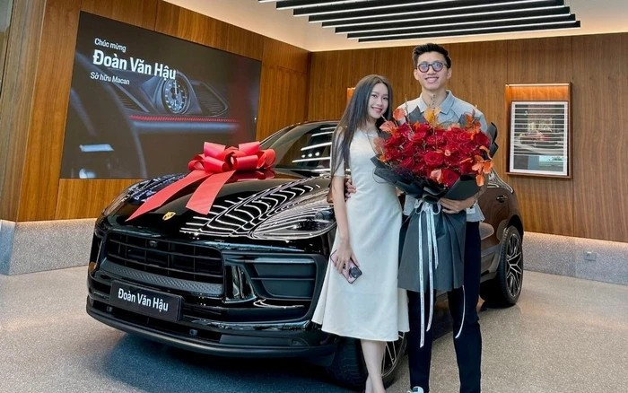 Năm 2023, Đoàn Văn Hậu tậu Porsche Macan 2023, trị giá gần 5 tỷ. Ảnh: FBNV