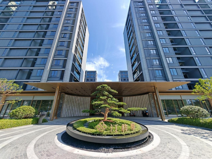 Diện tích cây xanh trong khuôn viên chung cư rộng tới 20.000m2 với hơn 200 loại cây trồng. Ảnh: Ctdsb