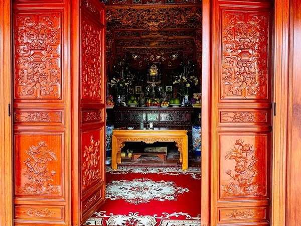 Các chi tiết gỗ được không sơn để giữ gìn nét đẹp nguyên bản cho không gian và chất liệu. Ảnh: Happynest