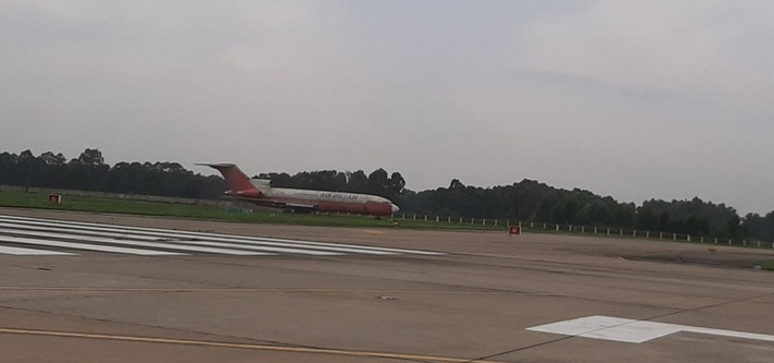 Dù không còn khả năng bay, nhưng chiếc Boeing B727-200 vẫn giữ nguyên các cấu trúc quan trọng như khung sườn, khoang hành khách, buồng lái, hệ thống càng hạ cánh, động cơ...Ảnh: Vietnam+
