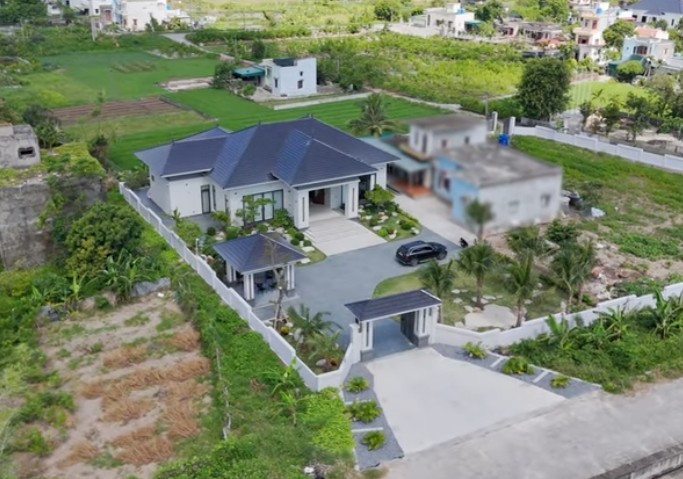 Với mục đích nghỉ dưỡng cuối tuần, căn biệt thự mang phong cách Nhật Bản kết hợp Á Đông. Ảnh chụp màn hình