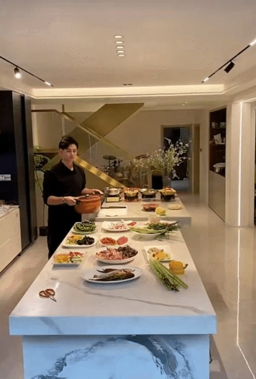 Mới đây, mạng xã hội rầm rộ trước căn bếp mà theo nhiều người miêu tả là "căn bếp trong mơ của các chị em". Ảnh: @Jiangmo