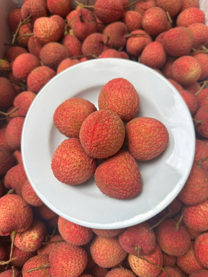 Trên các chợ online, vải ngọc được rao bán từ 300.000 - 600.000 đồng/kg, tùy loại. Ảnh: Facebook