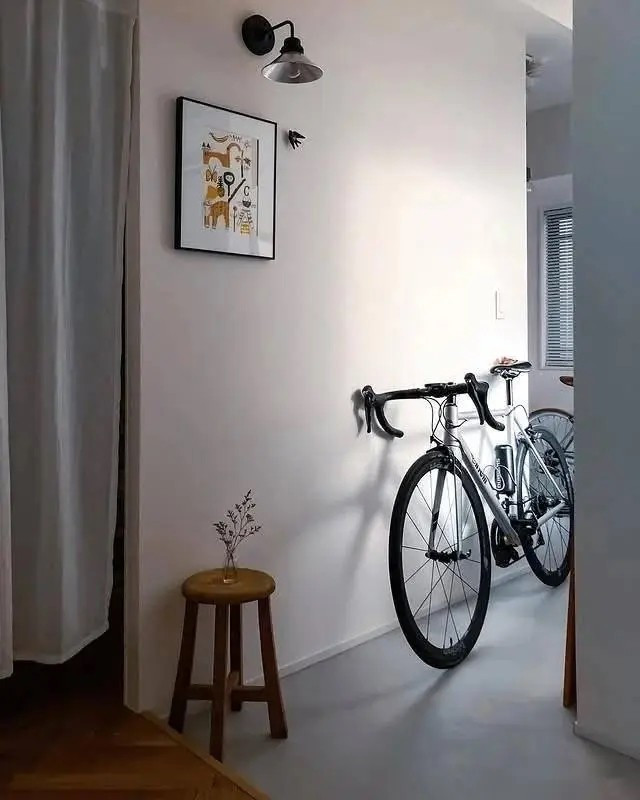 Lối vào được lát bằng xi măng tự san phẳng, có khả năng chống mài mòn và chống bẩn. Ảnh: 6parkbbs