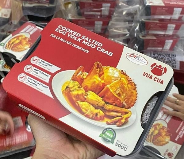 Ngoài thị trường trong nước, cua Cà Mau còn được xuất khẩu sang Mỹ bằng đường hàng không. Tại các siêu thị ỏ Mỹ, cua Cà Mau có giá khoảng 25 USD/khay (tương đương 500.000 đồng). Ảnh Vua Cua