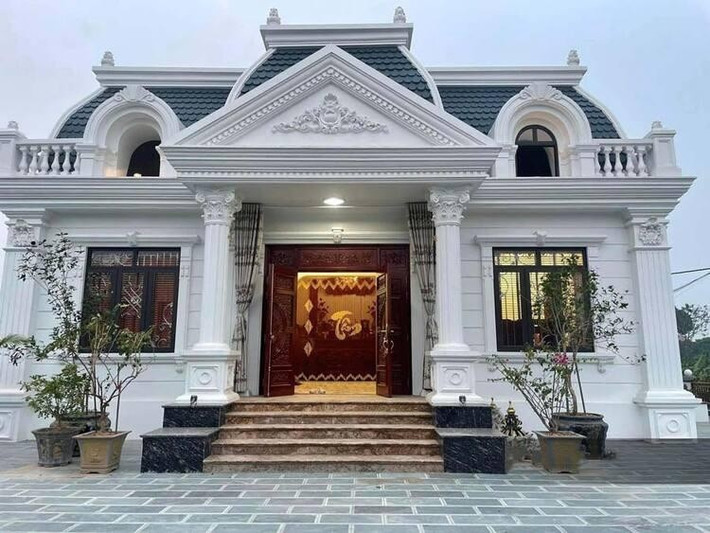 Nhà cấp 4 mái Thái tân cổ điển sở hữu hoa văn tinh xảo, tỉ mỉ tạo điểm nhấn đặc trưng. Ảnh: Internet