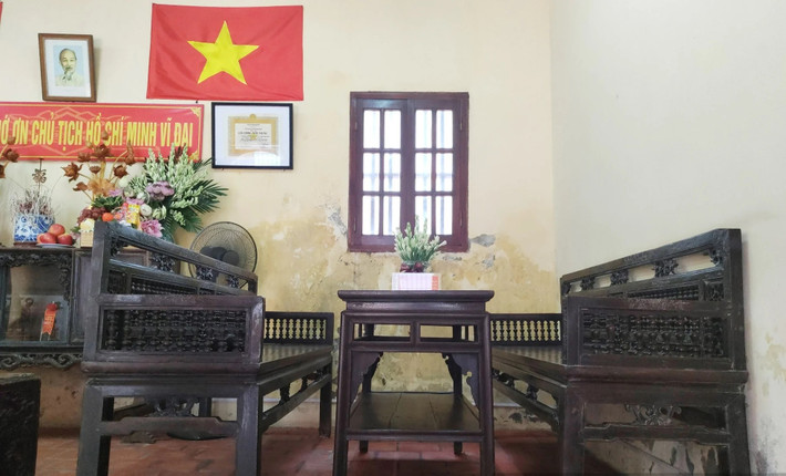 Những dụng cụ Bác Hồ sử dụng vẫn được gìn giữ trong ngôi nhà. Ảnh: Dân Việt